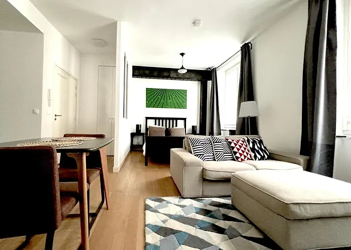 Marais Modern & Spacious